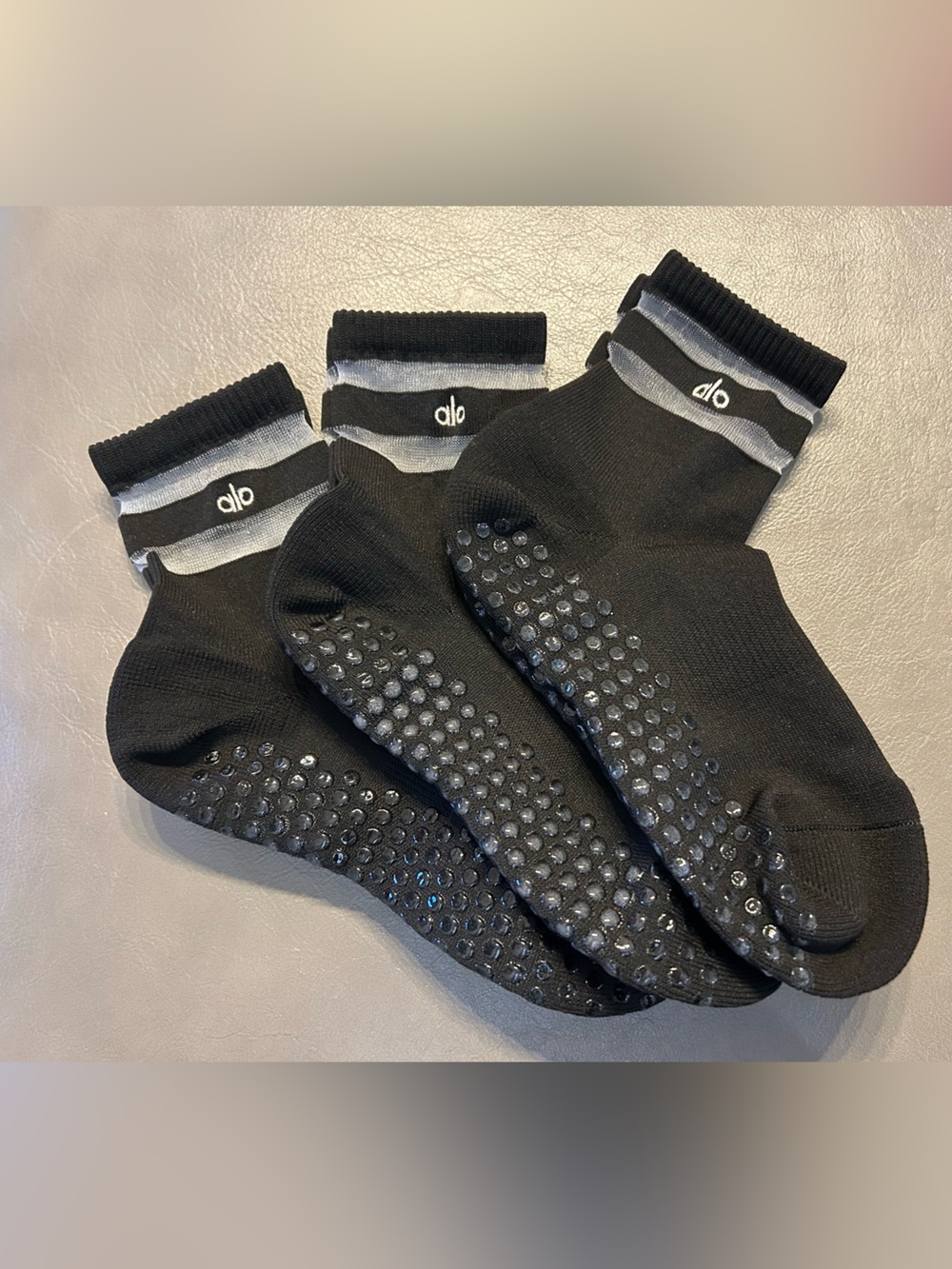 3 pairs of ALO Yoga Pulse Grip Socks black
